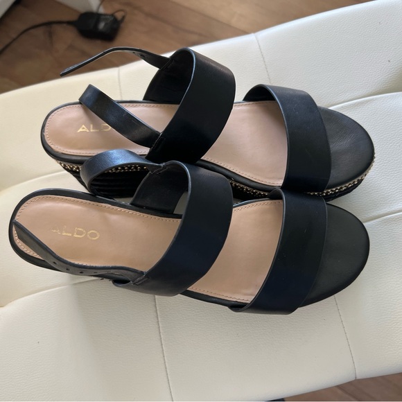 Also wedge sandals - Picture 2 of 3